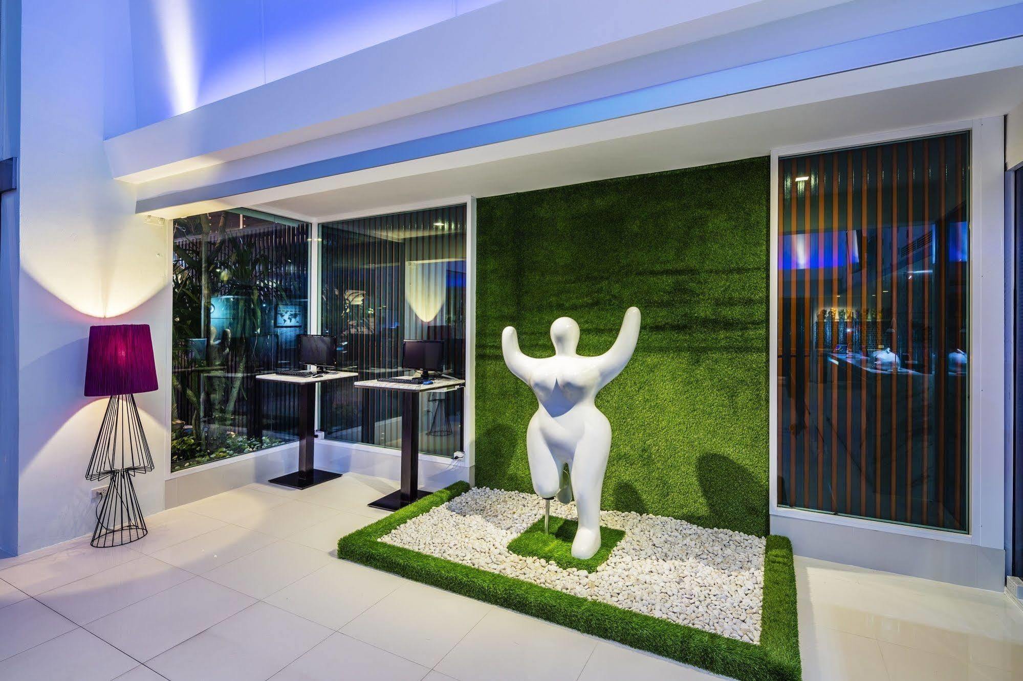 Hotel Solo, Sukhumvit 2, Bangkok - Sha Extra Plus Buitenkant foto